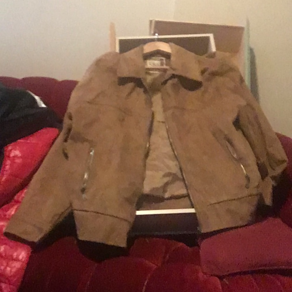 I’m selling a brown jacket.